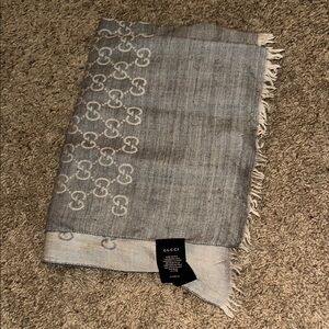 Gucci Gray Patterned Scarf